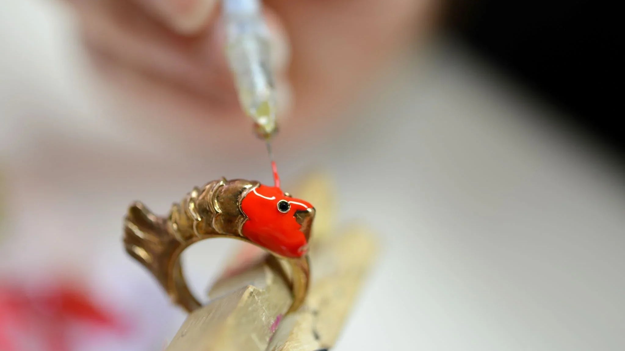 Der Fisch, das Feuer und das flüssige Glas | Emaille