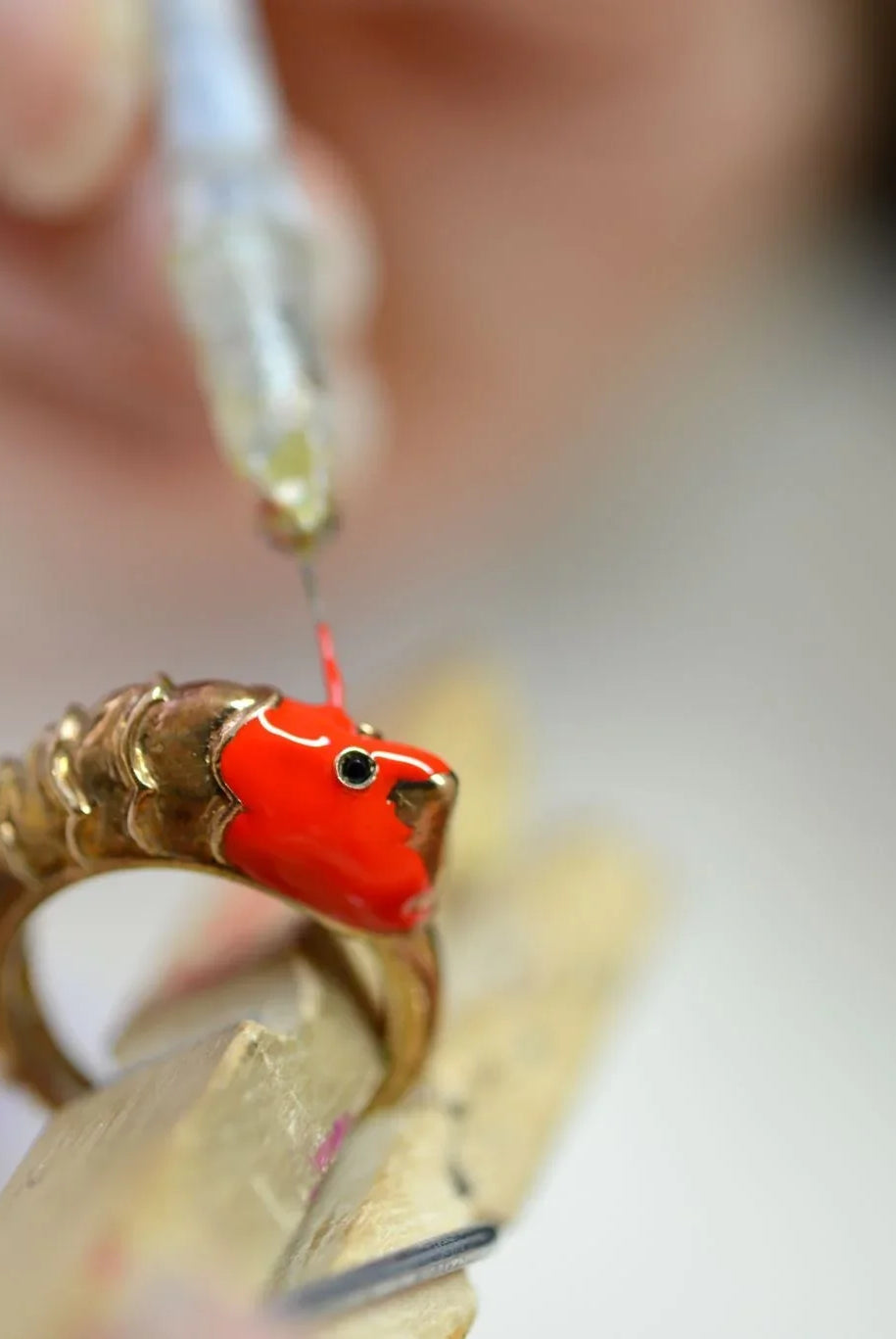 Der Fisch, das Feuer und das flüssige Glas | Emaille