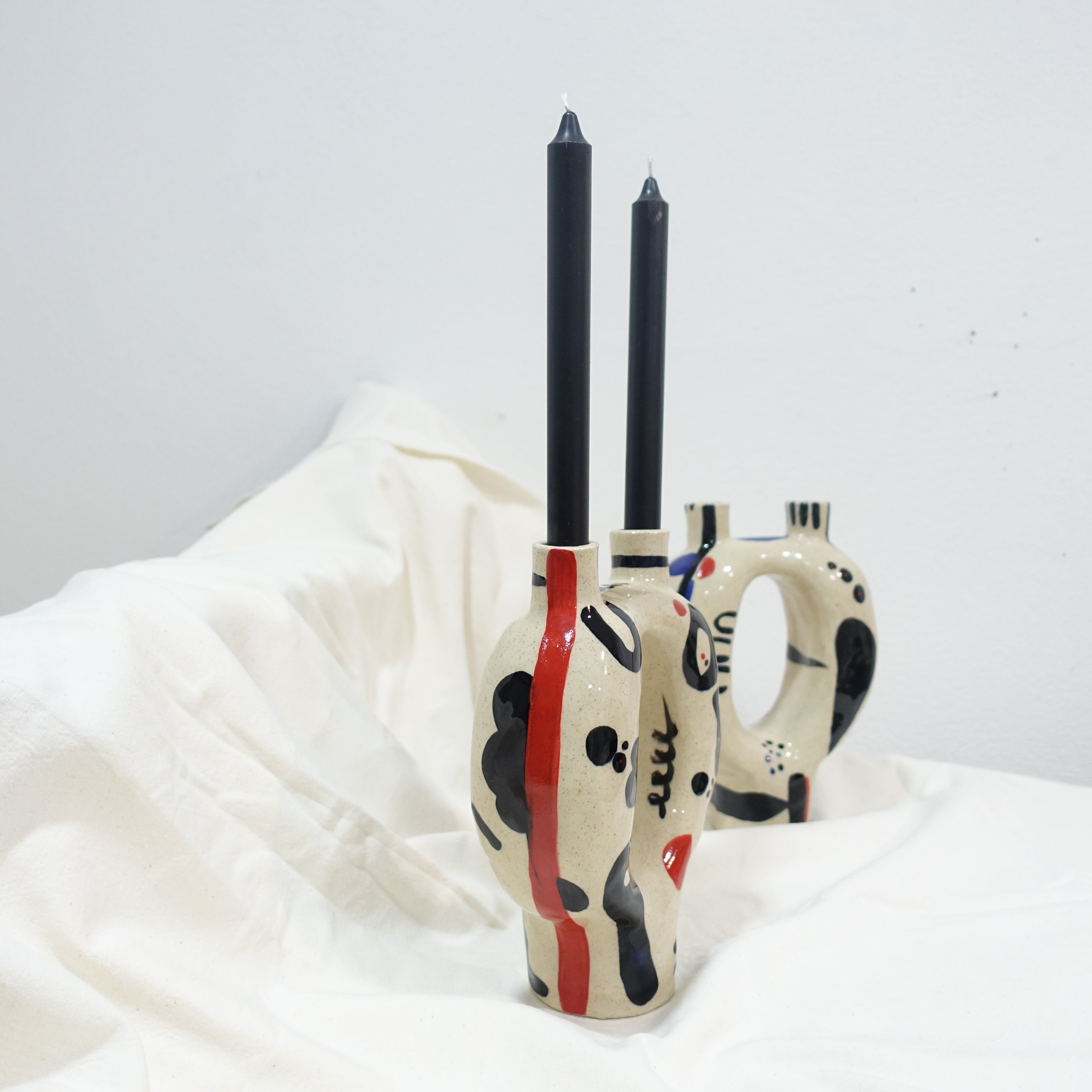 Kerzenhalter MIRO Vorderansicht, handgefertigtes Keramikobjekt von Alice Del Ferraro