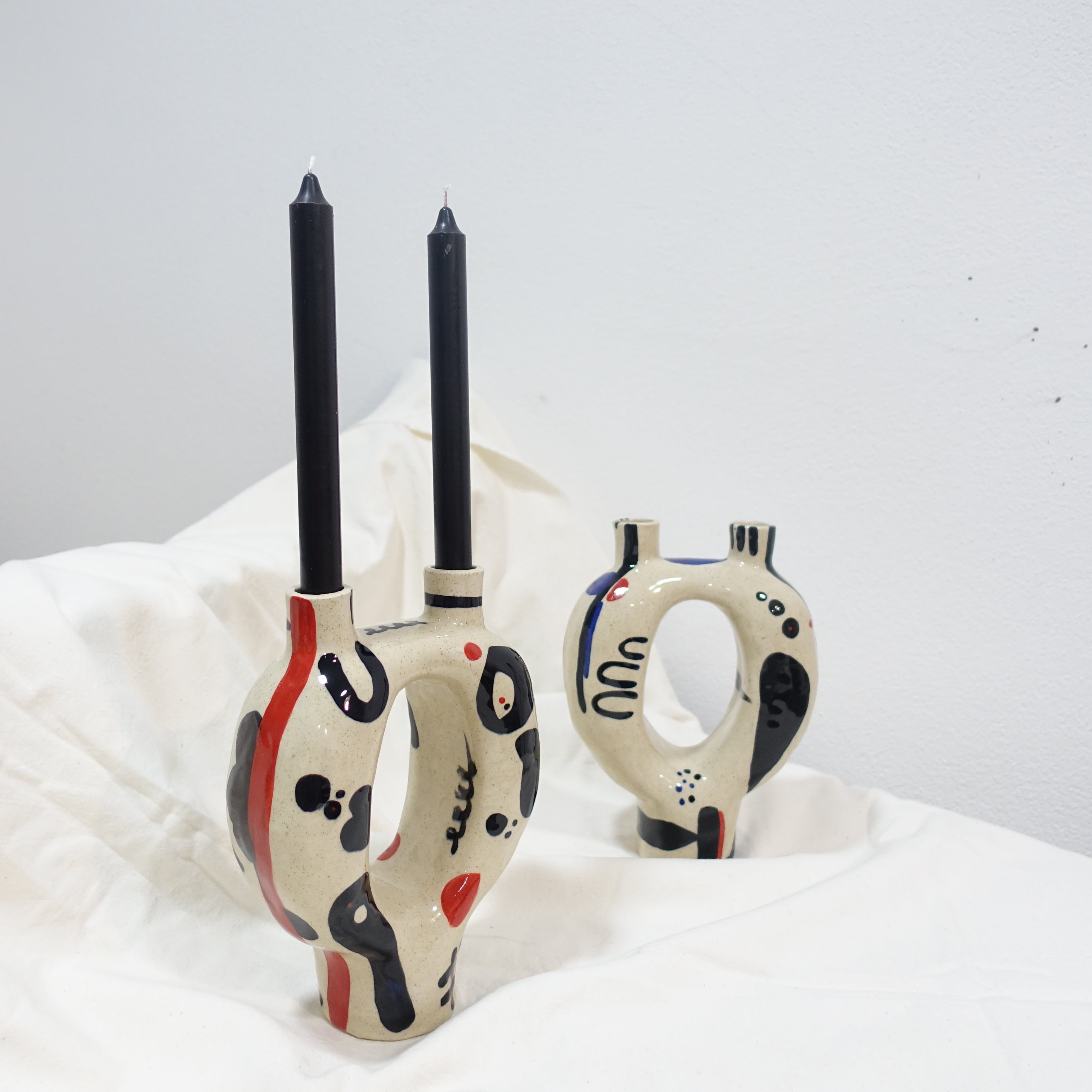 Kerzenhalter MIRO Vorderansicht, handgefertigtes Keramikobjekt von Alice Del Ferraro