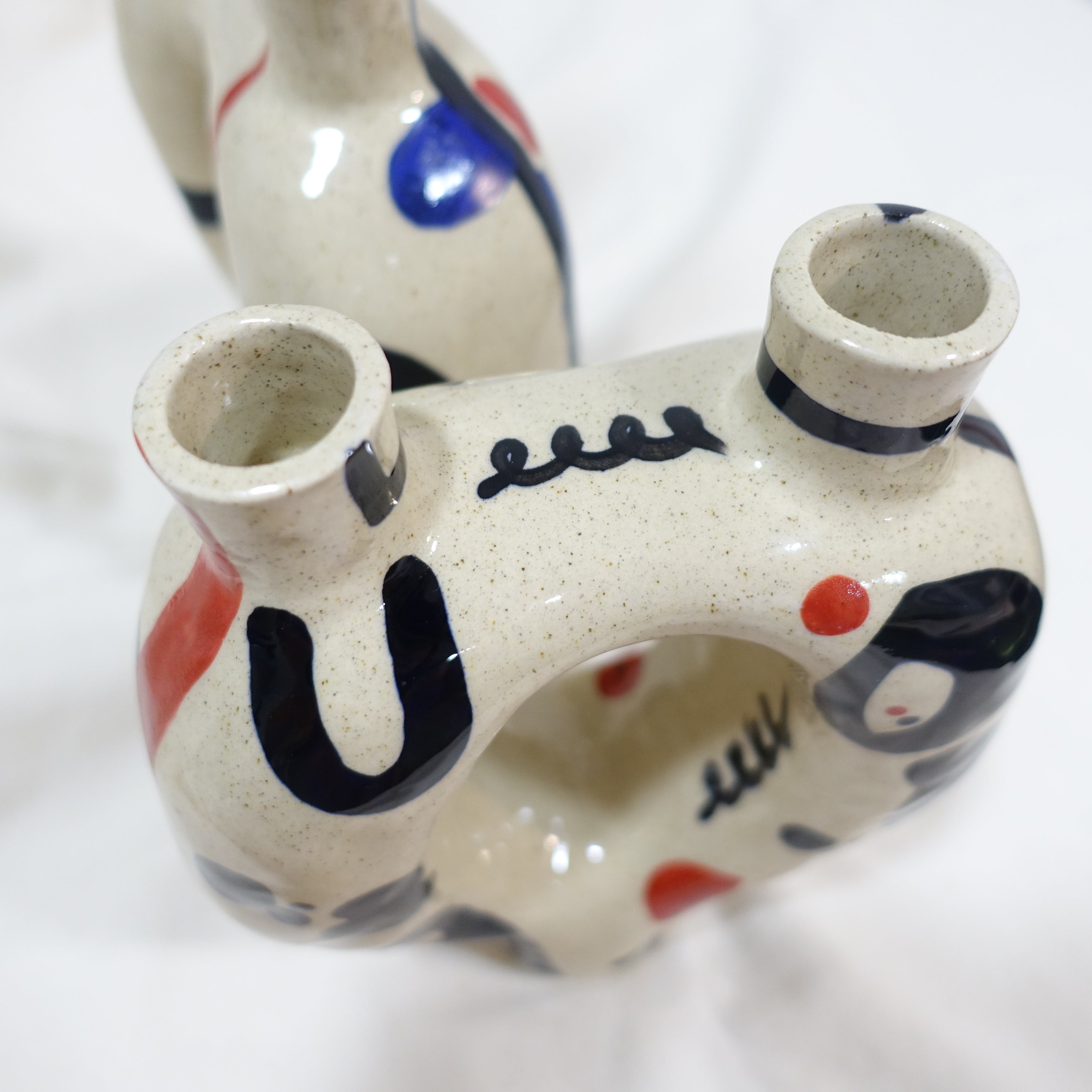 Kerzenhalter MIRO Vorderansicht, handgefertigtes Keramikobjekt von Alice Del Ferraro