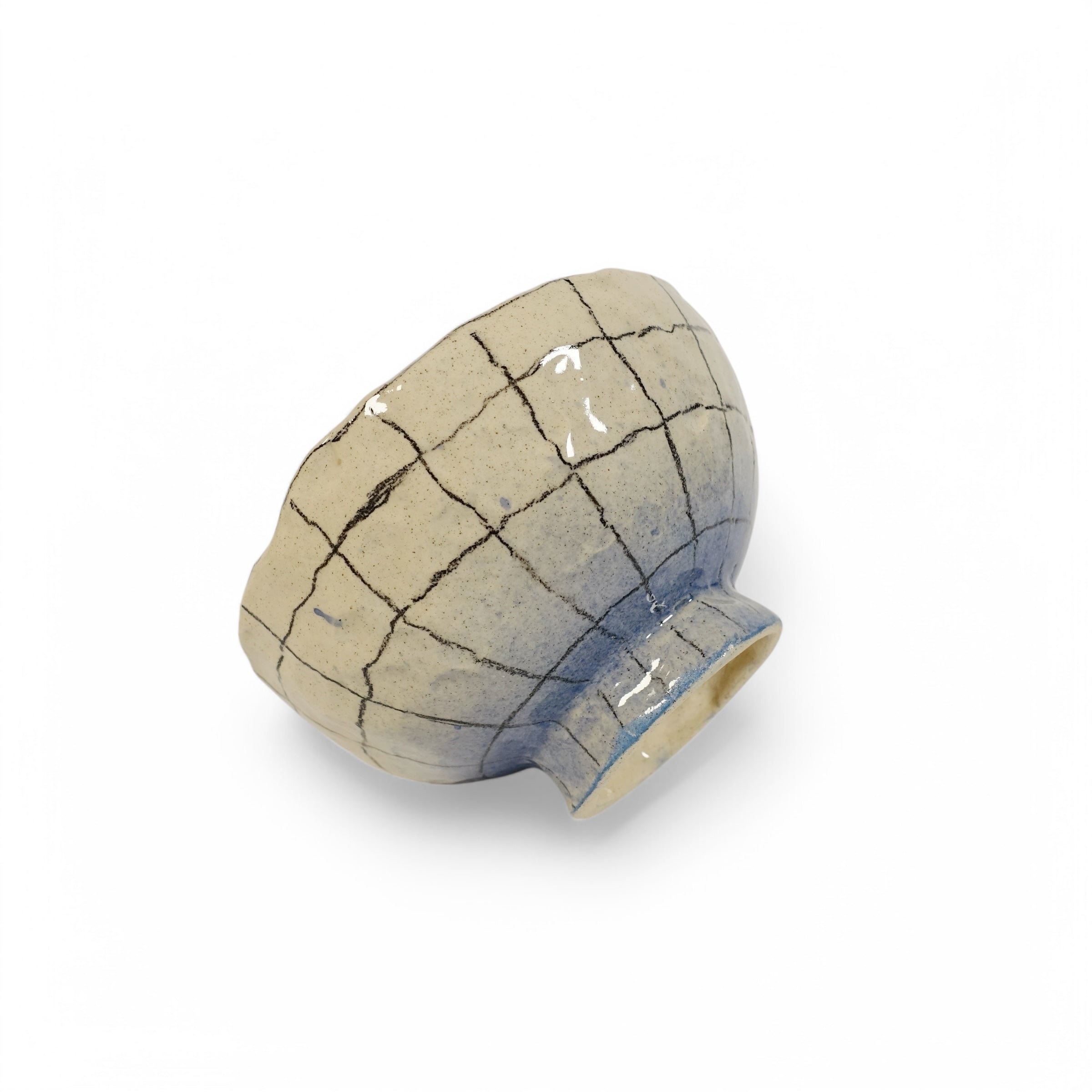 Schale QUADRETTA BLU Vorderansicht, handgefertigtes Keramikobjekt von Alice Del Ferraro