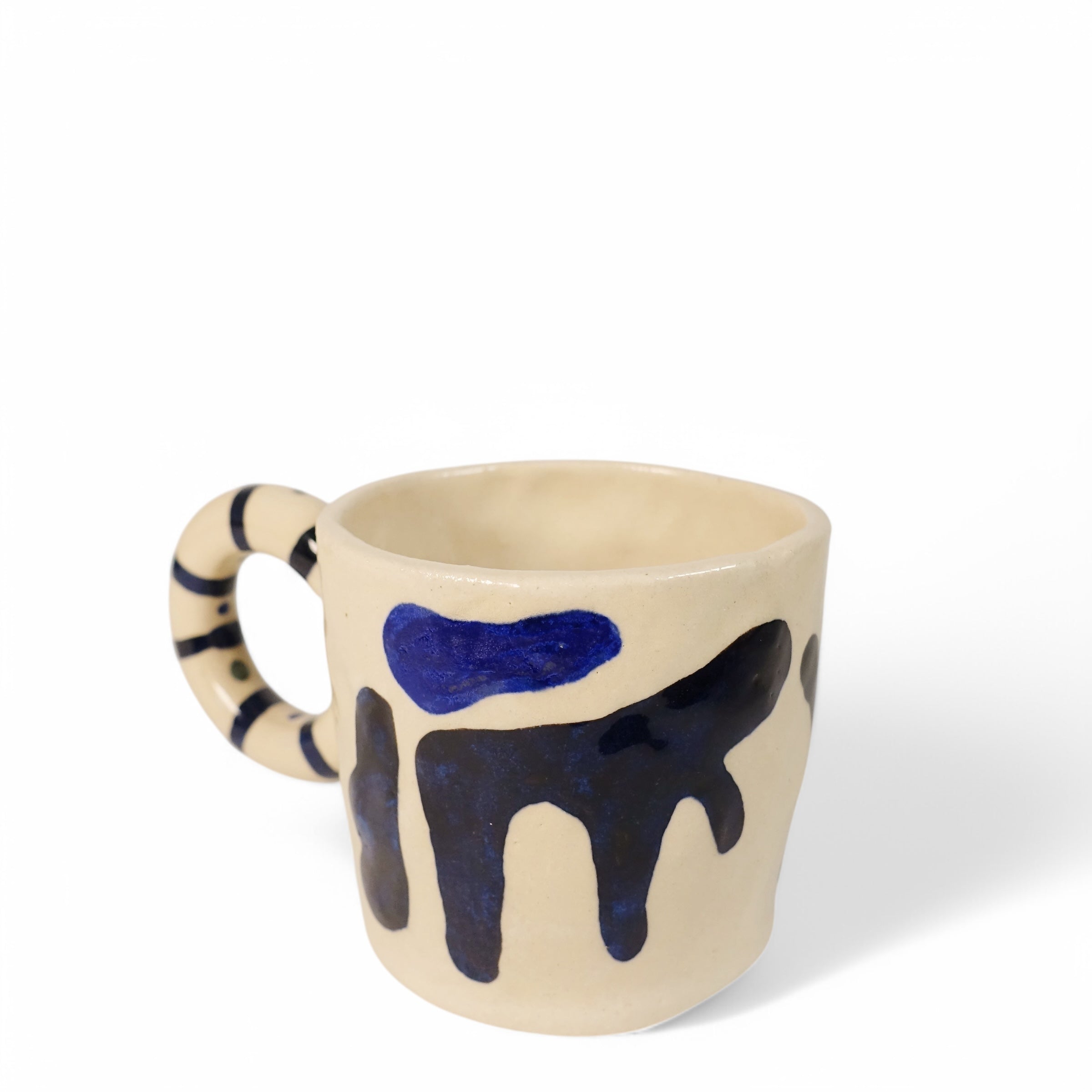 Tasse MATISSE LOOP Vorderansicht, handgefertigtes Keramikobjekt von Alice Del Ferraro
