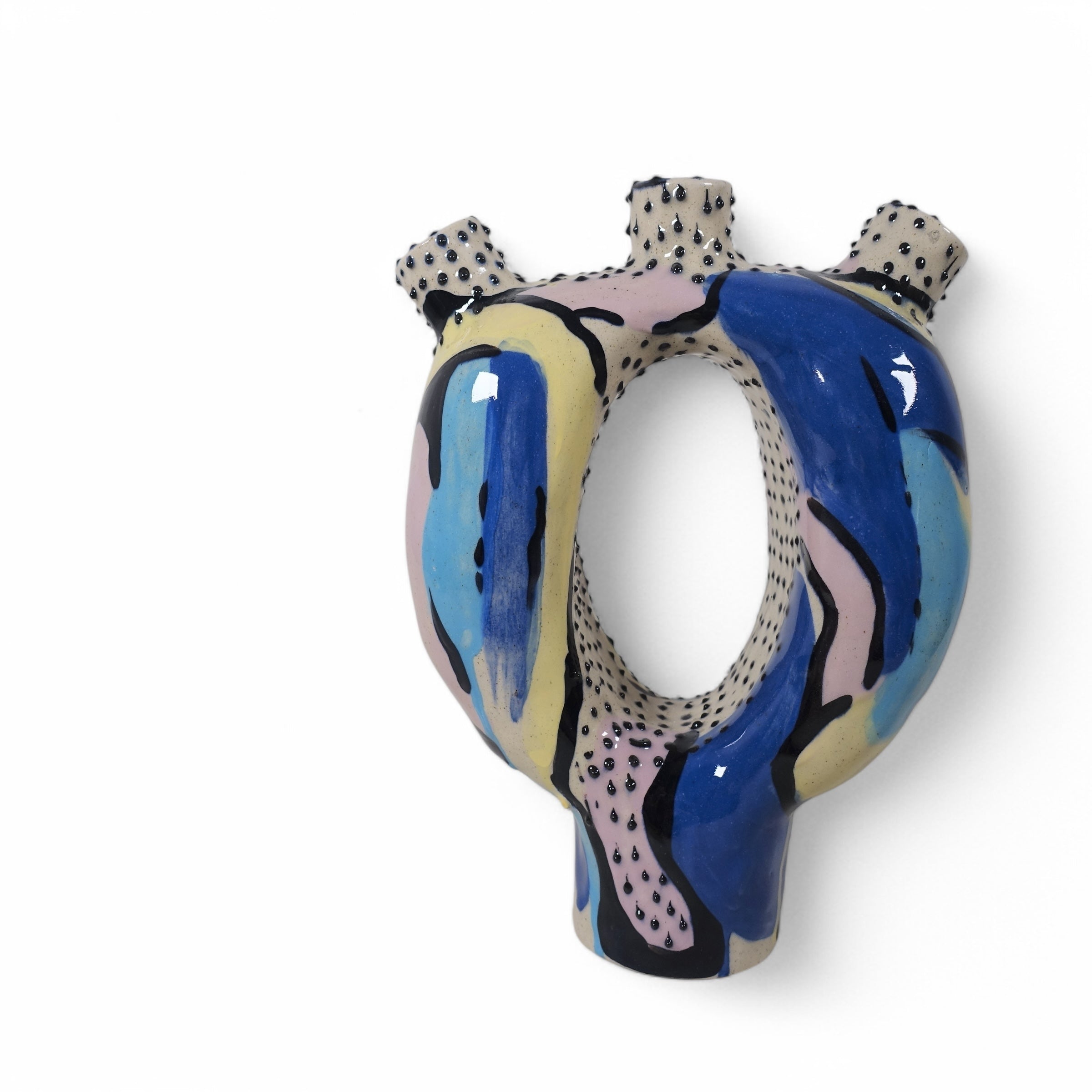 Vase DOTTED ALIEN Vorderansicht, handgefertigtes Keramikobjekt von Alice Del Ferraro
