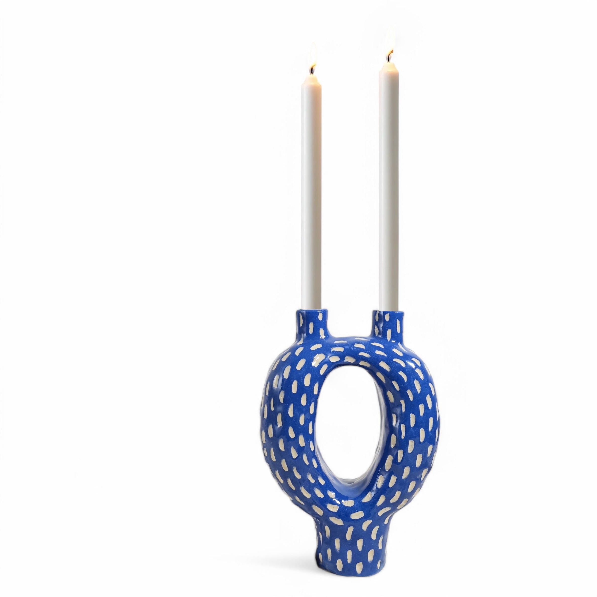 Kerzenhalter DIP IN THE SEA Vorderansicht, handgefertigtes Keramikobjekt von Alice Del Ferraro