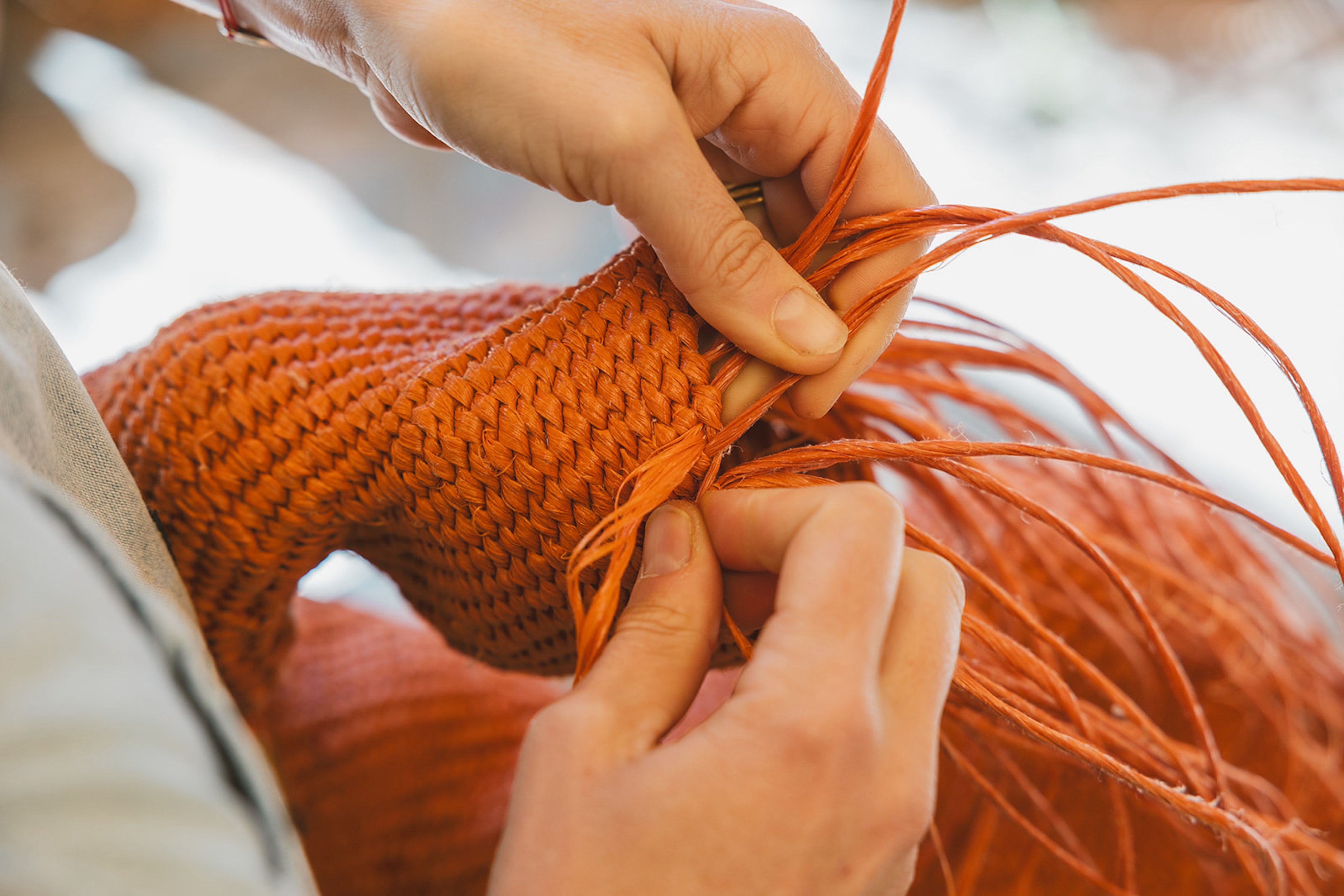 Korbvase TUCUMÃ III - geflochten - handgefertigtes Objekt von Ysaline Ophoff (atelier balancê)