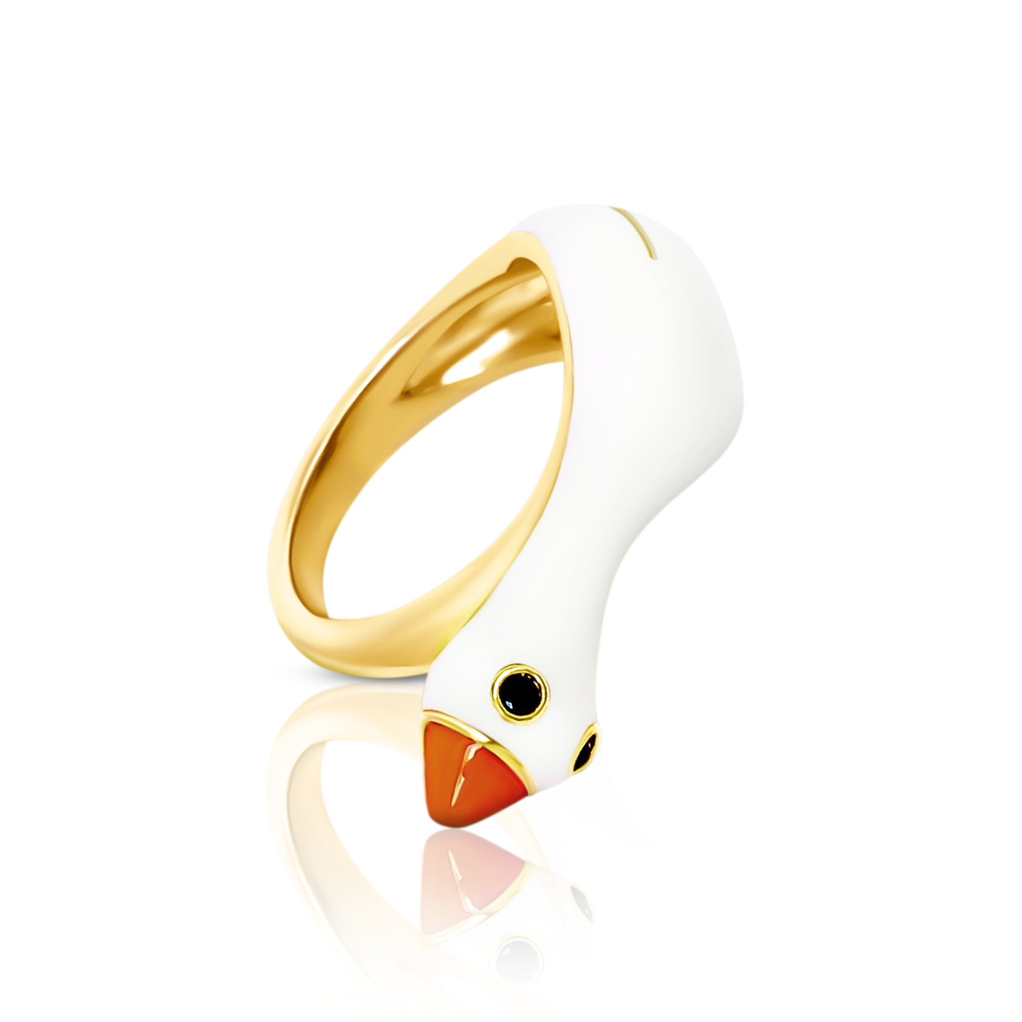 Ein Fingerring der italienischen Schmuckdesignerin Chiara Bello in Form einer weissen Gans mit orangem Schnabel und goldenen Konturen.