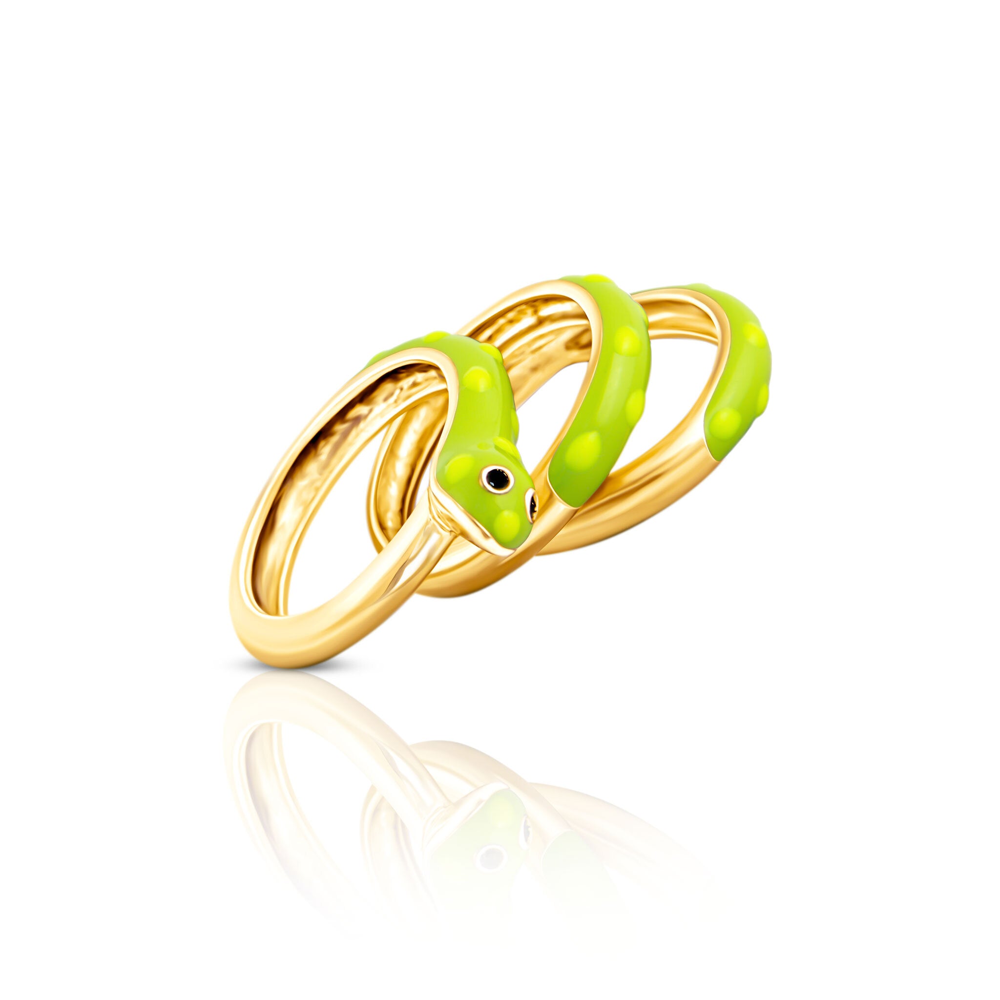 Ein dreiteiliger Fingerring der italienischen Schmuckdesignerin Chiara Bello in Form einer grünen Schlange mit gelben Punkten, goldenen Konturen und schwarzen Steinchen als Augen.