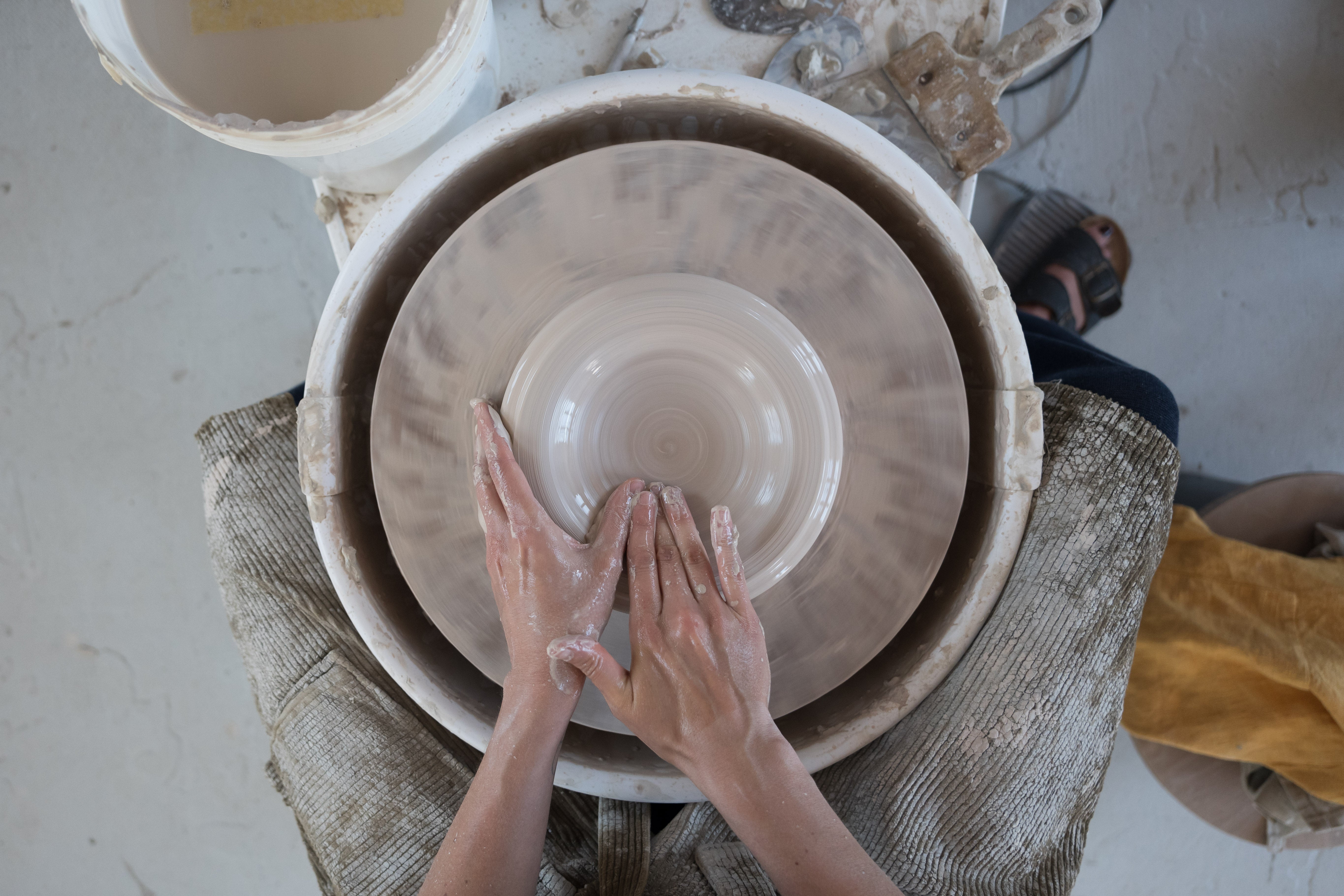 KERAMIK IM AUFBAU, KERAMIK IN BEWEGUNG | SLAB-TECHNIK & DREHSCHEIBE