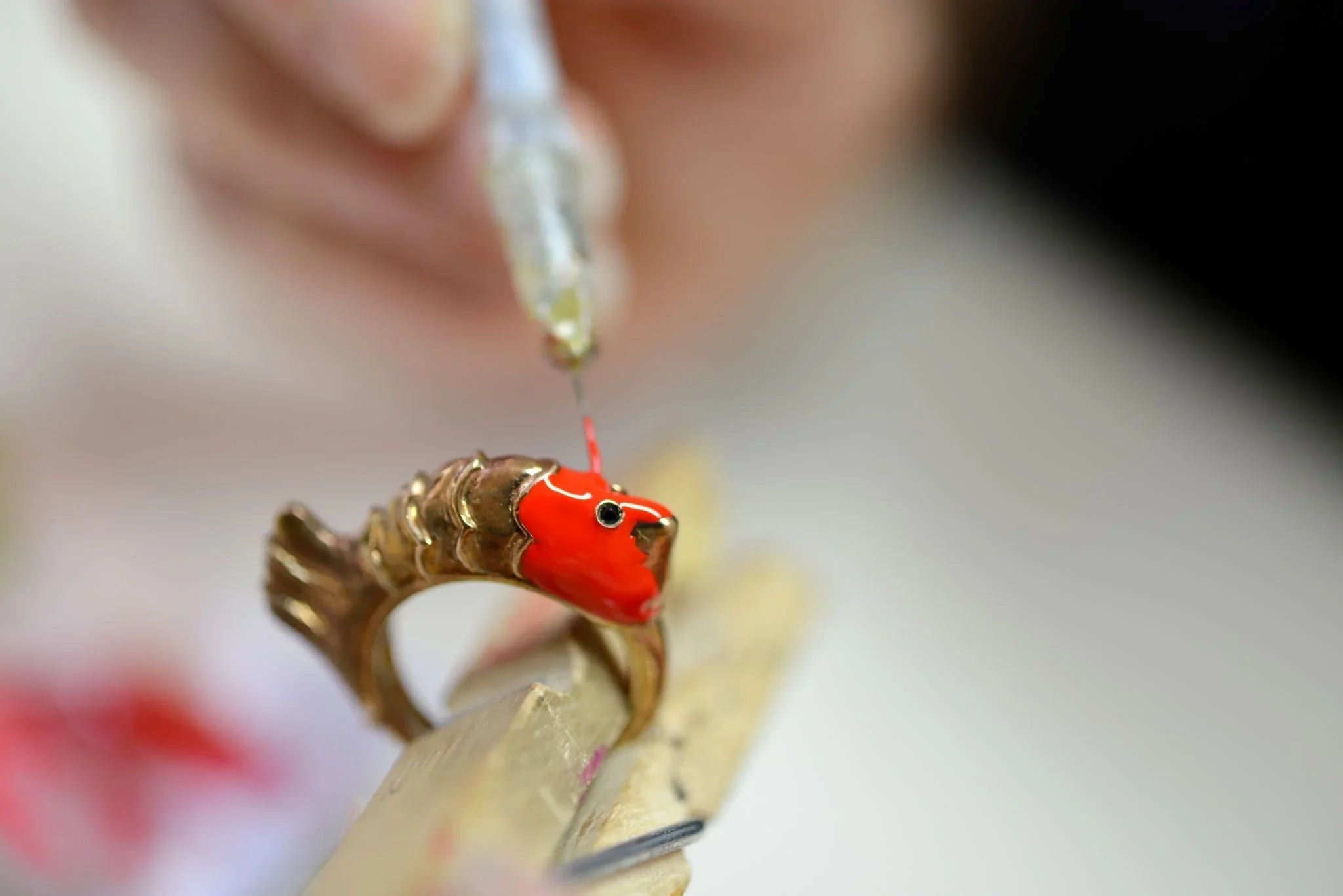 Der Fisch, das Feuer und das flüssige Glas | Emaille