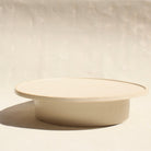 Der Suppenteller/tiefe Teller ROSA MORADA besteht aus einem zylindrischen Körper auf einer flachen Platte. Jenachdem, wierum man den Teller nutzt, ist er somit ein tiefer Pastateller, Suppenschlale oder Kuchenplatte in einem. 